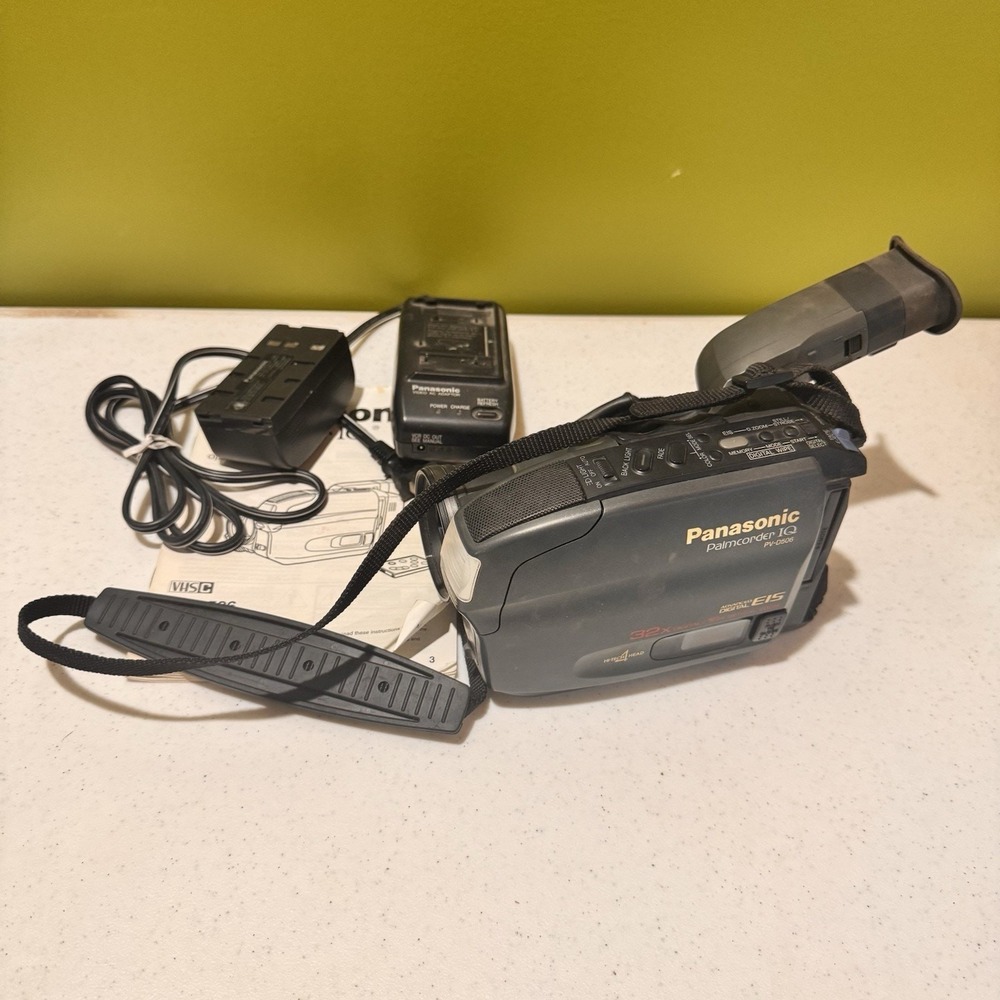 Panasonic Palmcorder IQ PV-D506 Battery, Charger, & Manual UNTESTED FOR PARTS